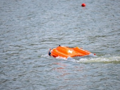 水面救生机器人